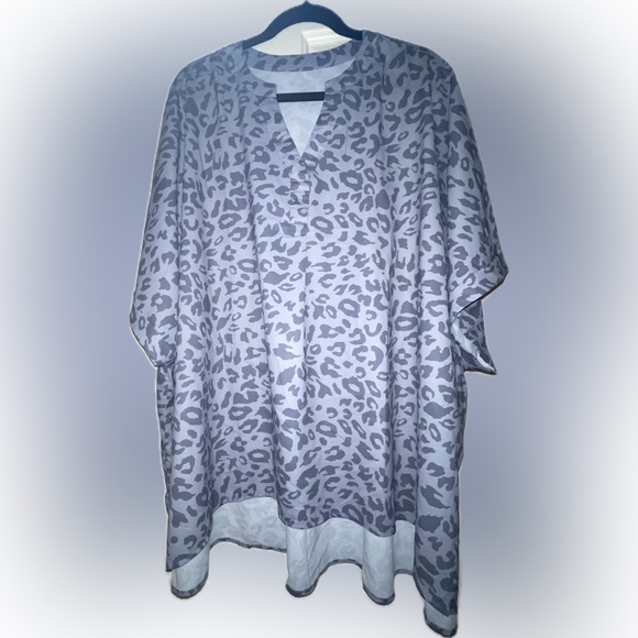 Women’s Gray Leopard Print Blouse Size 3X EUC Worn once - Picture 2 of 3